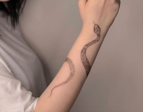 Slang Tattoo, Meaningful Symbol Tattoos, Octopus Tattoo Sleeve, Whimsical Tattoos, Black And White Snake, American Traditional Tattoo Ideas, Traditional Tattoo Ideas, Snake Tattoos, Serpent Tattoo