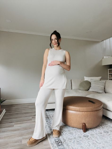 Pregnancy Ootd, Maternity Style Fall, Aesthetic On A Budget, Rich Mom Aesthetic, Prego Outfits, Fall Maternity Outfits, Pregnant Outfit, Pregnancy Belly Photos, Modern Maternity