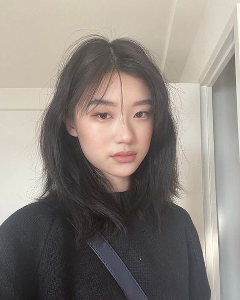 Iris Huang, Medium Length Wavy Hair, Hair Inspiration Long, Bangs With Medium Hair, Shot Hair Styles, Haircuts For Medium Hair, Haircuts Straight Hair, Hair Stylist Life, Short Hair Haircuts