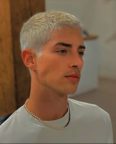 White Hair Buzzcut Men, White Short Hair Men, Short White Hair Men, Silver Buzzcut, Men Platinum Hair, White Buzzcut, Platinum Blonde Buzzcut, Platinum Hair Men, Justin Bieber Buzzcut