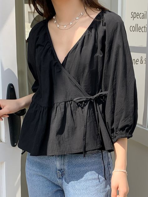 Peplum Top Black, Tied Blouse Outfit, Cotton Wrap Top, Blouse Formal Outfit, How To Style Peplum Tops, Black Wrap Top Outfits, Peplum Top Outfits Casual, Wrap Blouse Outfit, Wrap Top Outfit