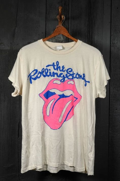 Rolling Stones Tshirt, Dirty White, Shirts Graphic Tees, Vintage Fits, Oversized Top, Tee Design, Rolling Stones, Vintage Tees, Oversized Tshirt