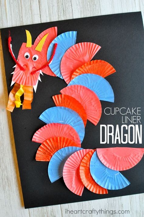 This cupcake liner dragon craft makes a great Chinese New Year craft for kids. You could also use it as an alphabet craft for the letter D. Chinese New Year Art, News Years Crafts For Kids, Dragon Craft, Chinese New Year Crafts For Kids, Chinese New Year Activities, Chinese Crafts, Chinese New Year Crafts, New Year Art, Dragon Crafts