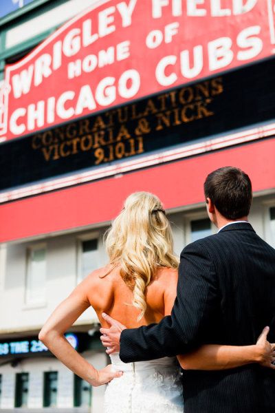 WRIGLEY FIELD. Iconic Chicago wedding photo idea. Wedding photoshoot ideas; wedding photography; Chicago wedding photo locations. #WeddingPhotos #WeddingPhotography #ChicagoCubs Chicago Cubs Wedding, Chicago Photoshoot, Baseball Engagement, Winter Chicago, Field Engagement Photos, Baseball Wedding, Field Photoshoot, Field Wedding, Photoshoot Locations