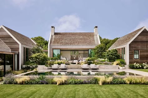 Step into a modern Nantucket sanctuary complete with a secret garden Workshop Apd, Modern Courtyard, Saltbox Houses, The Courtyard, Courtyard House, River House, Minimalism Interior, Indoor Outdoor Living, Outdoor Living Areas