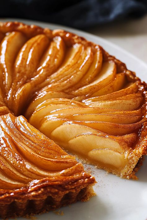 French Cinnamon Apple Tart Apple Cinnamon Tart Recipe, Apple Tart Tartin Recipe, Apple Almond Tart Recipe, Cinnamon Apple Tart, Apple Pear Tart Recipe, Apple Creme Brulee Tart, Apple Almond Tart, Apple Tarts With Pie Crust, Apple Tarte Tatin Recipe