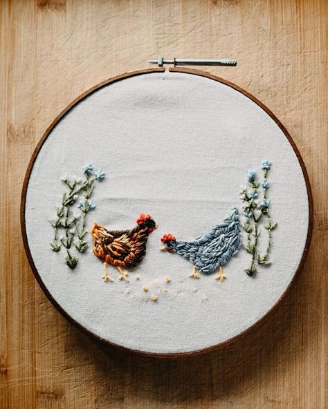 Farm Embroidery Designs, Country Embroidery Designs, Farmhouse Embroidery Designs, Chicken Embroidery Patterns, Embroidery Gifts Ideas, Western Embroidery Designs, Hen Embroidery, Highland Cow Embroidery, Embroidery Gift Ideas