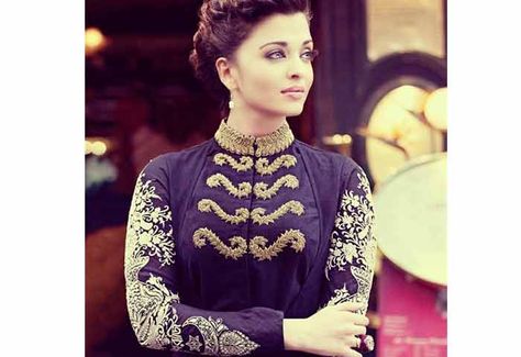 25 Latest Sexy And Sultry Blouse Designs For Silk Sarees ऐश्वर्या राय, Sabyasachi Lehenga, Salwar Kamiz, Patiala Salwar, Aishwarya Rai Bachchan, Mangalore, Indian Couture, Actrices Hollywood, Anushka Sharma