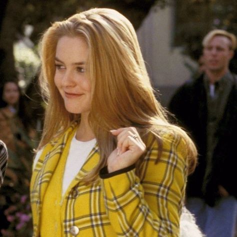 Beverly Hills Movie, Blonde Movie, Mean Girls Aesthetic, Yellow Plaid Skirt, Clueless Cher, Cher Clueless, Cher Horowitz, Alicia Silverstone, Tv Icon