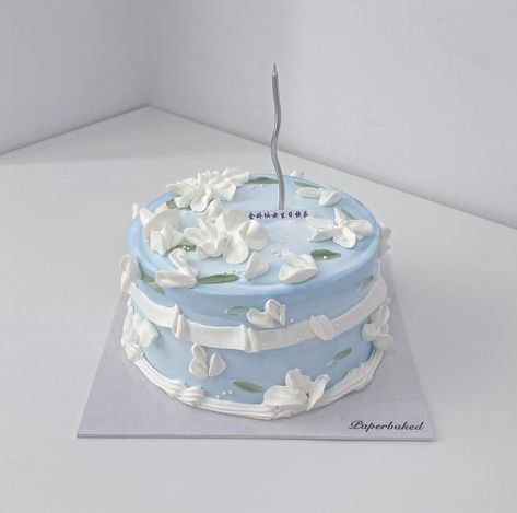 Cake Birthday Korea Blue, Pastel Blue Cake, Korean Pastry, Korea Cake, Korean Cake, Blue Cakes, Pretty Birthday Cakes, Cute Birthday Cakes, Gift Cake