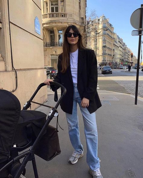 Leia Sfez, Style Uniform, Sneaker Outfits Women, Style Moodboard, Learning French, French Street Fashion, French Street, Chic Sneakers, French Girl Style