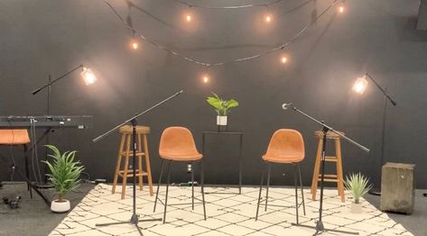 Talkshow Set Background, Speaker Background Design, Live Stream Background Ideas, Church Lighting Ideas, Talkshow Set Design, Church Stage Design Ideas Backdrops, Church Lighting, Studio Room Design, Church Stage Design Ideas