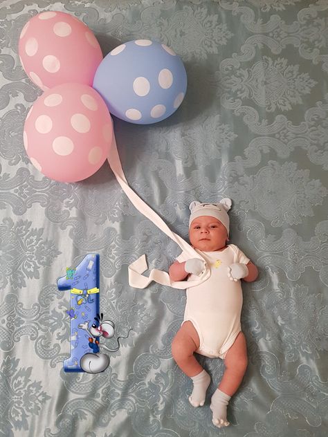 Baby Boy 1 Month Photo Ideas, 1st Month Baby, Baby Fashion Newborn, 1 Month Baby, Baby Boy Decorations, Baby Milestones Pictures, Simple Birthday Party, Boy Photo Shoot, Monthly Pictures