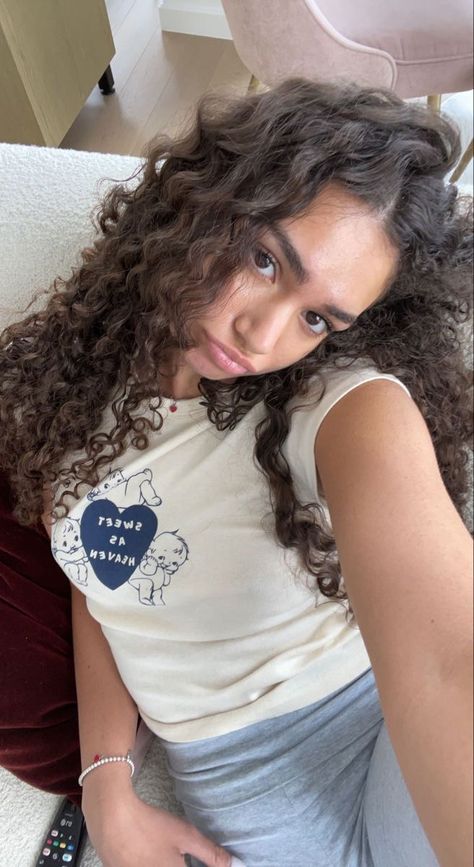 School Spirits, Curly Hair Aesthetic, Aesthetic School, Hair Aesthetic, A Girl, Curly Hair, Hair