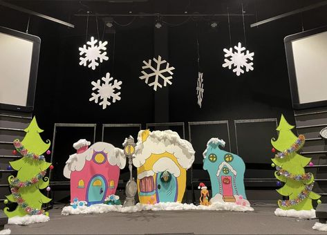 The Grinch Float Ideas, Grinch Stage Design, Whoville Houses Template, Grinch Lair, Grinch Float, Whoville Houses, Whoville Decorations, Ptsa Ideas, Christmas Whoville