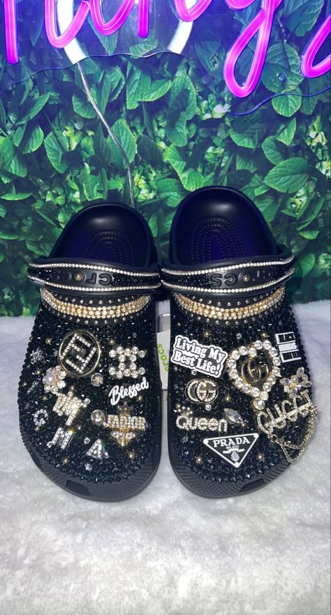 Black Custom Crocs, Black Bedazzled Crocs, Croc Bling Ideas, Black Bling Crocs, Rhinestone Crocs Shoes Diy, Black Crocs Aesthetic, Baddie Crocs, Crocs Aesthetic Outfit, Blinged Out Crocs