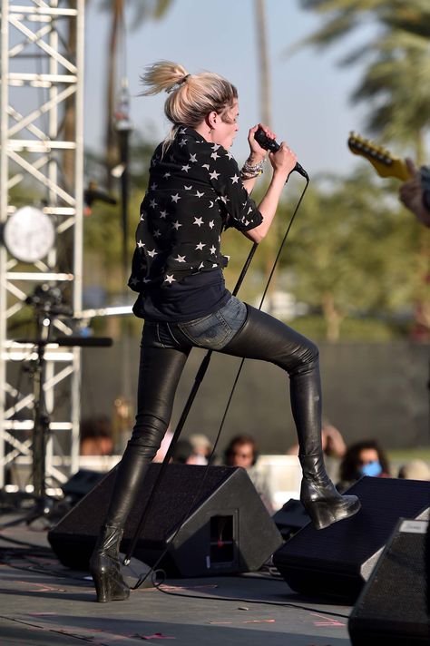 Alison Mosshart performs at the 2016 Park Live international music festival Rockstar Photoshoot Ideas, Rock And Roll Design, Andro Fashion, Alison Mosshart, The Kills, Rocker Chic Style, Rock Queen, International Music, Indie Sleaze