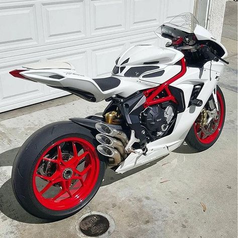 MV Agusta F3 Mv Agusta F3 800, Mv Agusta F3, Mv Agusta Dragster, Mv Agusta F4, Custom Street Bikes, Custom Sport Bikes, Italian Motorcycles, Ducati Panigale, Motorcycle Wheels