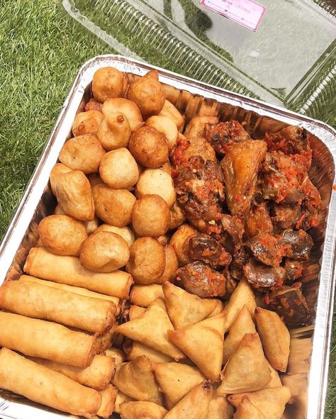 Amazing Small Chops Vendors. Lagos and Abuja | by Ajebo Spice | Medium Small Chops Platter, Nigerian Small Chops, Peppered Chicken, Pie Chicken, Small Chops, Snack Pictures, African Recipes Nigerian Food, Chicken Pie, Puff Puff