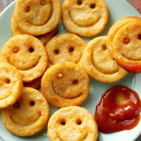 Smiley Face Fries, Smiley Fries, Cafeteria Food, Fries Recipe, Homemade Biscuits, Winter Soups, Smiley Faces, Taste Of Home, Copycat Recipes