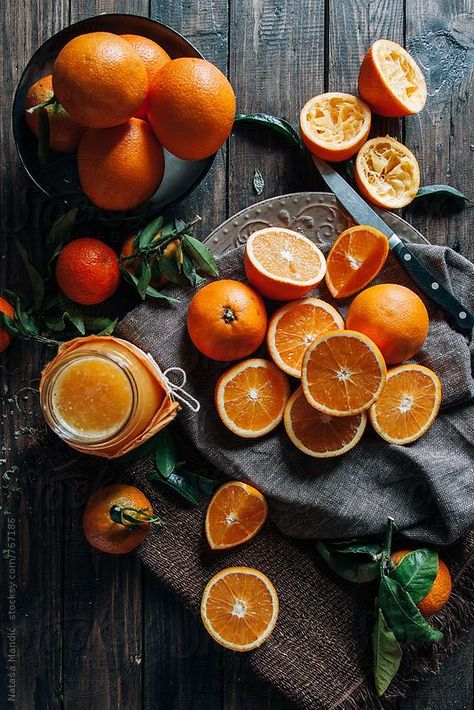 Fresh Orange Juice, Orange Drinks, Food Photography Inspiration, Fruit Photography, Fresh Orange, Food Backgrounds, Drinks Design, Orange Cake, Orange Fruit