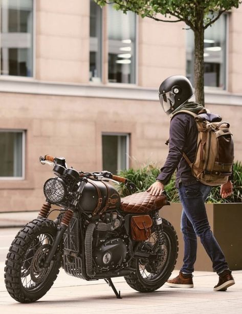 Don't you want to commute on a Triumph motorcycle? Retro Motorcycle Outfit, Motor Custom Scrambler, Triumph Aesthetic, Triumph Motorcycles Bonneville, Xsr700 Custom, Scrambler Bike, Thruxton 900, Adventure Bike Motorcycles, Homemade Motorcycle