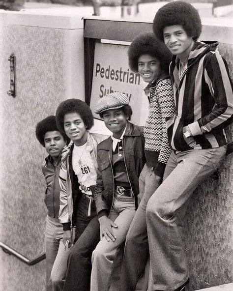 Young Michael Jackson, Tito Jackson, The Jackson 5, Bb King, Michael Jackson Rare, Photos Of Michael Jackson, Joseph Jackson, Michael Jackson Pics, King Of Pop