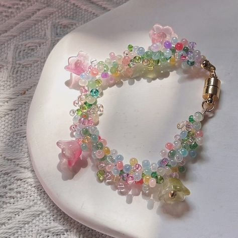 Spring garden beaded bracelet 🌿🌸#springfashion #bracelet #handmade #foryou #instafashion Colorful Beads Bracelets, Cute Handmade Bracelets, Colorful Beaded Bracelets, Stylish Jewelry Accessories, Bead Fashion, Colorful Bead Bracelets, Beaded Flowers Patterns, Diy Jewelry Unique, Bead Charms Diy