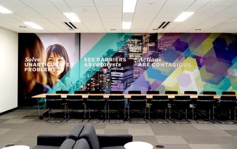 Environmental design by Smith Design Co., Evanston for Northwestern Kellogg - Smith Design Wall Wrap, Office Wall Graphics, Office Graphics, Contemporary Office Design, Stand Feria, Office Mural, Office Wall Design, Wall Graphic, Environmental Graphic Design