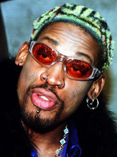 dennis rodman fashion - Google Search Marilyn Monroe Fan Art, Denis Rodman, 2000s Men, Dennis The Menace, Dennis Rodman, Black Hollywood, Basketball Legends, Vintage Icons, Head & Shoulders