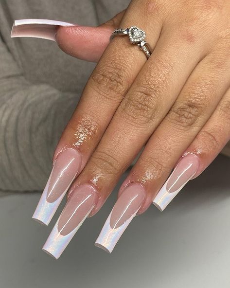 @delilahv__ on Instagram: “Ok but this frenchieeeeee ✨💕💅🏻 #661nails #bakersfieldnails #bakersfieldnailtech #nails💅 #nailsnailsnails #nailsonfleek” Holographic French Tip Nails, Holographic French Tip, Acrylic Nails Chrome, Holographic Nail Designs, White Chrome Nails, Chrome Nails Designs, Acrylic Nail Powder, Nails Now, White Chrome