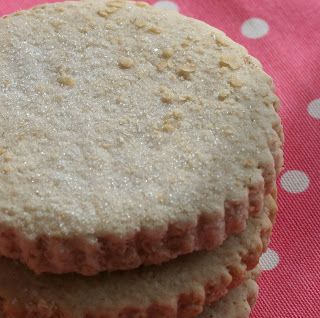 Oat Cake Recipes, Newfoundland Recipes, Cracker Recipe, Fish Cakes Recipe, Breakfast Biscuits, Canada Food, Oatmeal Cake, Biscuits Cookies, Baked Oatmeal Recipes