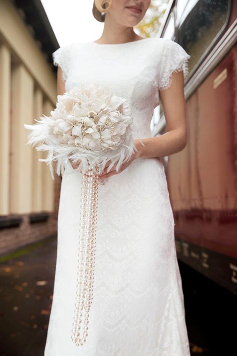 Bridal Bouquet with Feathers – 20 Beautiful Art Deco Bridal Bouquets Art Deco Wedding Flowers, Feather Bouquet, 1930s Wedding, Vintage Wedding Flowers, White Bridal Bouquet, White Wedding Bouquets, Gatsby Wedding, Wedding Bridal Bouquets, Art Deco Wedding