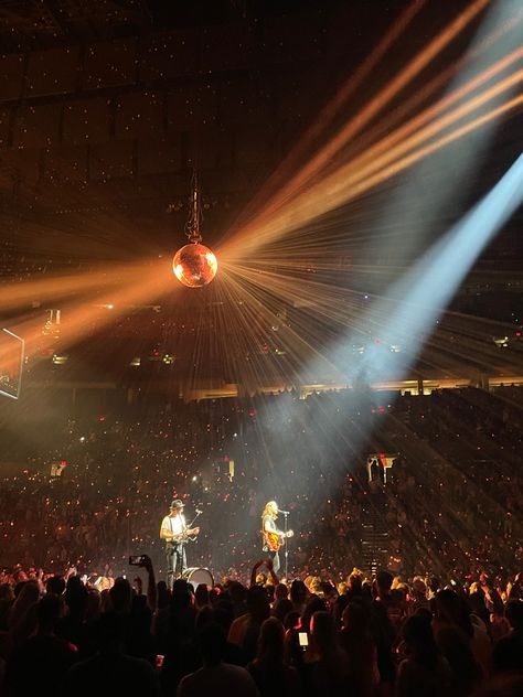 The Lumineers Concert Aesthetic, The Lumineers Aesthetic, Lumineers Aesthetic, The Lumineers Concert, Lumineers Concert, Folk Culture, Free Vibes, Mountain Vibes, The Lumineers