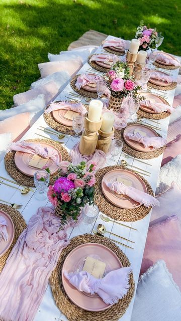 Picnic B Day Party, Pink Picnic Birthday Party, Girly Picnic Birthday Party, Picnic Style Birthday Party, Pink Beach Picnic, Pink Picnics, Girls Picnic Birthday Party, Pink And White Picnic, Pink Birthday Picnic