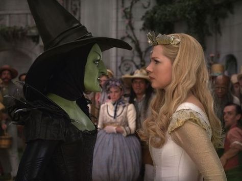 Mila Kunis as The Wicked Witch of the West and Michelle Williams as Glinda in Sam Rami's Oz The Great and Powerful. Just Give Me A Reason, Oz The Great And Powerful, Disney Live Action Movies, Glinda The Good, Wicked Witch Of The West, Glinda The Good Witch, Good Witch, The Wonderful Wizard Of Oz, Live Action Movie