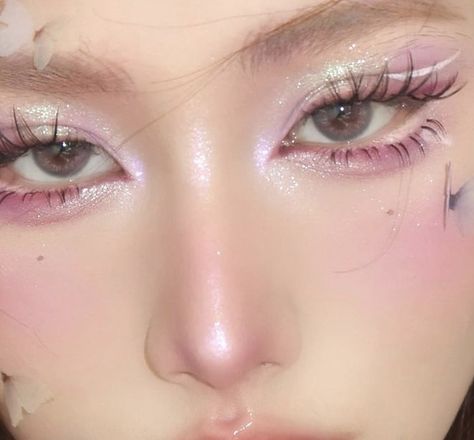 Flora Makeup Look, Soft Whimsical Makeup, Flora Makeup, Fairy Type Makeup, Ethereal Fairy Makeup, Soft Fairycore Makeup, Pink Ethereal Makeup, Flower Fairy Makeup, Pink Fairy Makeup Looks