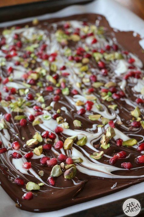 Yalda Cookies, Christmas Bark Pistachio Cranberry, Pistachio Cranberry Almond Bark, White Chocolate Bark With Cranberries And Pistachios, Pomegranate Pistachio Bark, Pomogranette Dessert, Cranberry Bark, Chocolate Bark Recipes, Pomegranate Pistachio