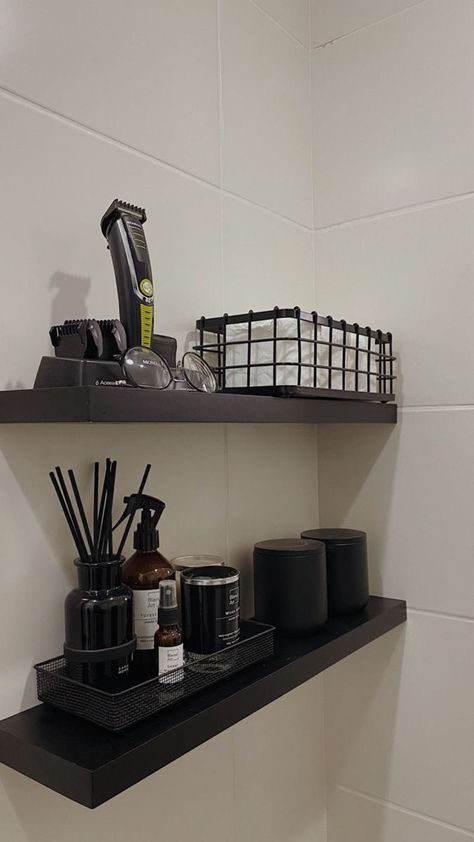 Mens Restroom Ideas, Apartment Decor Ideas Aesthetic, Men’s Bathroom Design, Male Bathroom Ideas Decor Modern, Men’s Apartment Bathroom, Black Luxury Apartment Aesthetic, Male Kitchen Decor, Mens Kitchen Ideas Apartment, Men Bathroom Aesthetic