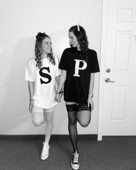 Salt And Pepper Duo Costume, Dynamic Duos Spirit Week Best Friends, Dynamic Duos For School, Salt And Paper Costume, Black And White Duo Costumes, Dynamic Duo Friends, Easy Dynamic Duo Costumes Last Minute, Dynamic Duo Costumes Friends School, Famous Duos Spirit Week