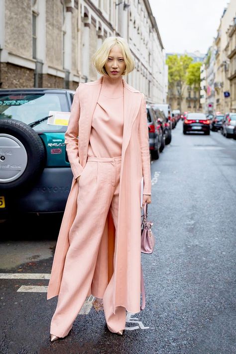 Mode Rose, Monochromatic Fashion, Monochromatic Outfit, Monochrome Outfit, Moda Chic, Monochrome Fashion, Pink Coat, Street Style Inspiration, 가을 패션