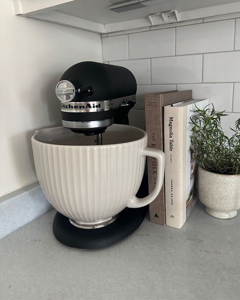 Kitchenaid In Kitchen, Kitchen Decor With Kitchenaid Mixer, Kitchenaid Stand Mixer Styling, Black Kitchenaid Mixer On Counter, How To Style Kitchenaid Mixer On Counter, Kitchenaid Styling, Kitchenaid On Counter, Kitchen Counter Decor Kitchenaid Mixer, Kitchenaid Mixer Display