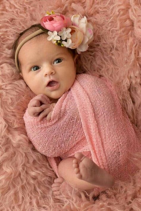 Vom Avea Un Copil, Uppfostra Barn, Baby Photography Poses, Foto Newborn, Newborn Photography Poses, Baby Rosa, Newborn Baby Photoshoot, Baby Poses, Newborn Baby Photos