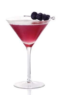 Chambord Dream Angel Martini Parisian Cocktails, French Martini Recipe, Chambord Drinks, Chambord Cocktails, Drink Mixers, Cocktail Aesthetic, Flavoured Vodka, French Martini, Martinis Drinks