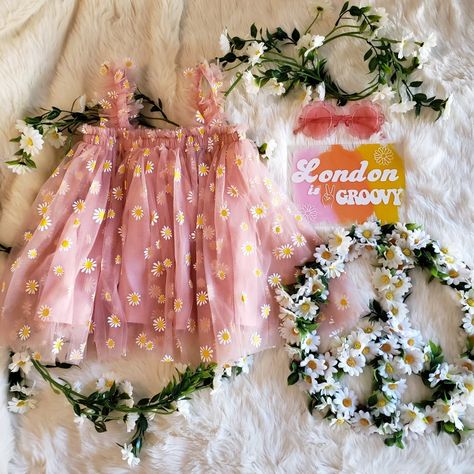 Hippie Birthday Party, Flower Birthday Party, Hippie Birthday, 1st Birthday Girl Decorations, Hippie Party, 1st Birthday Party For Girls, 1st Birthday Party Themes, 2nd Birthday Party Themes, Baby Girl First Birthday