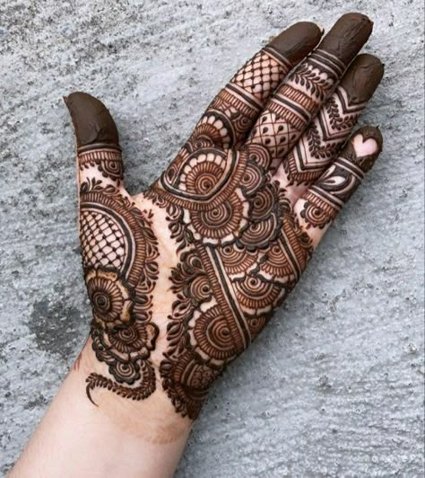 Full Palm Mehndi Design Unique, Mendhi Designs Simple Front Hand, Palm Mehndi Design Unique, Full Palm Mehndi Design, Mehndi Designs Pictures, Mehandi Look, Mehendi Designs For Hands Simple, Mehndi Design Unique, Mehendi Designs For Hands