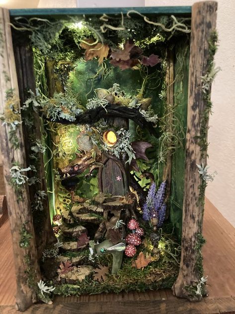 Craft Journal Ideas, Fairy Gardens Ideas, Fairy Garden Aesthetic, Fairy Garden Indoor, Fairy Garden Room, Diorama Art, Indoor Fairy Gardens, Fairy Stuff, Bookshelf Art