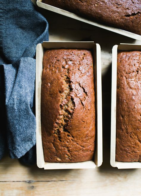 THE BEST Sourdough Zucchini Bread- made with sourdough discard. So soft & moist! | theclevercarrot.com #zucchinibread #sourdough #sourdoughstarter Sourdough Zucchini Bread Recipe, Sourdough Zucchini Bread, Sourdough Zucchini, Moist Zucchini Bread, Vegan Zucchini Bread, Gluten Free Zucchini Bread, Date Nut Bread, Zucchini Bread Healthy, Zucchini Bread Recipe