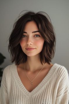 Wavy Bob Haircuts, Short Wavy Bob, Hair Inspiration Short, Haircuts For Wavy Hair, Shoulder Length Hair Cuts, Short Wavy, Hair Color And Cut, Trending Haircuts, Shoulder Length Hair