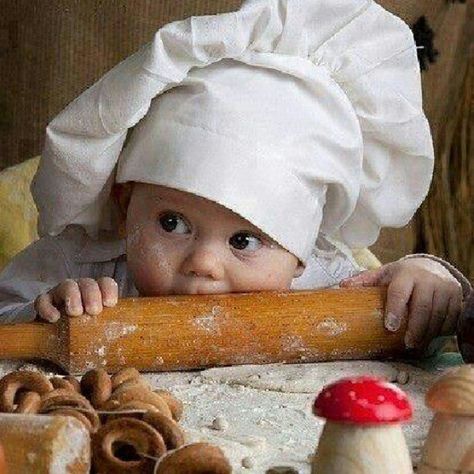 the baker Kind Photo, Baby Fotografie, Foto Baby, Jolie Photo, Beanie Babies, Baby Photoshoot, Little People, 귀여운 동물, Baby Fever